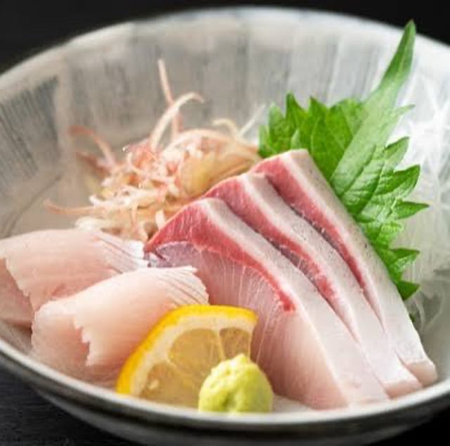 Sa Hamachi Sashimi.
