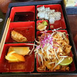 L Bento Box 2 Pad Thai.